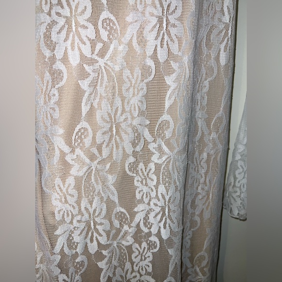 Elegant White Lace Dress - Picture 4 of 4